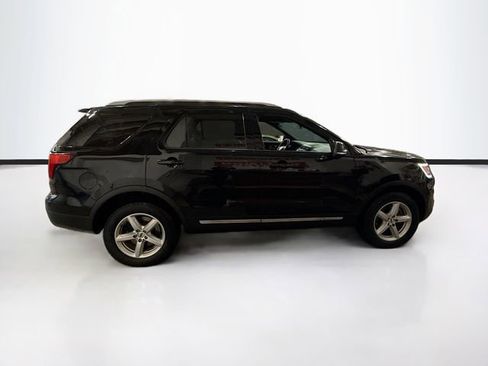 Used 2016 Ford Explorer XLT w/ Equipment Group 202A image 5