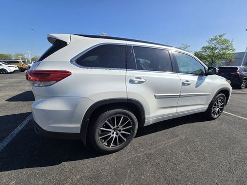 Used 2018 Toyota Highlander SE image 8