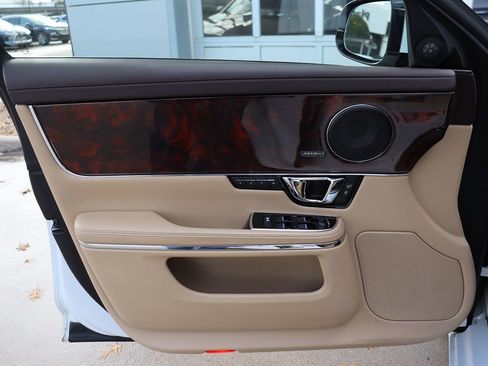 Used 2017 Jaguar XJ R-Sport image 40