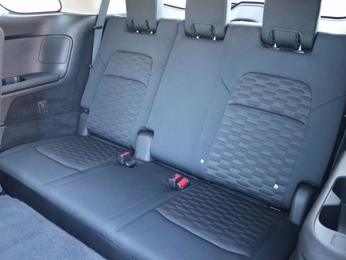 Used 2022 Nissan Pathfinder S AWD/4WD image 18