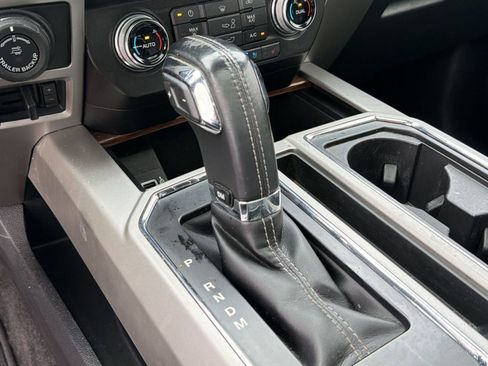 Used 2018 Ford F150 Lariat w/ Equipment Group 502A Luxury AWD/4WD image 19