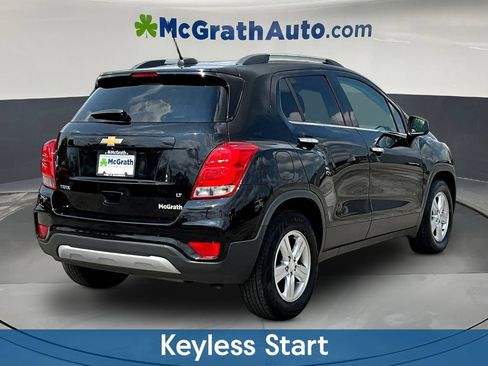 Used 2017 Chevrolet Trax LT w/ Sun & Sound Package FWD image 8