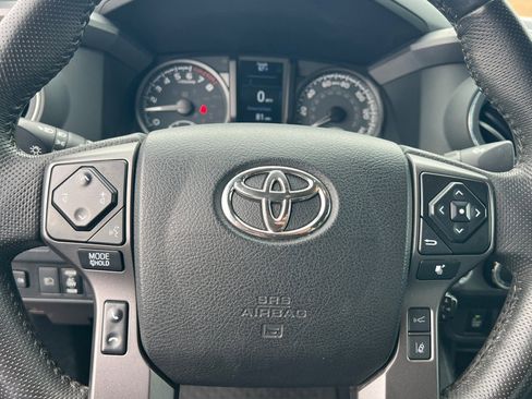 Used 2022 Toyota Tacoma TRD Off-Road image 22