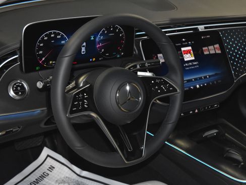 New 2026 Mercedes-Benz E 350 4MATIC Sedan image 2