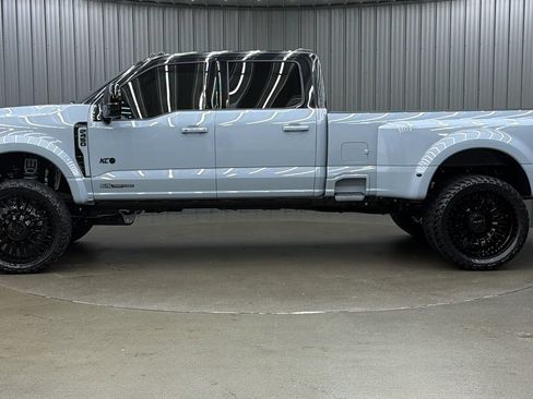 Used 2026 Ford F450 Platinum w/ FX4 Off-Road Package AWD/4WD image 2