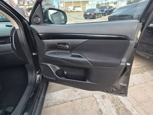 Used 2020 Mitsubishi Outlander ES image 42