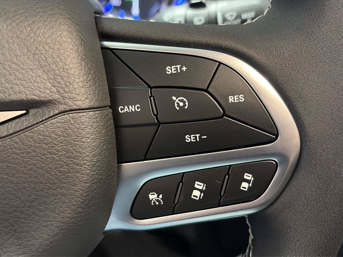 New 2027 Chrysler Pacifica Select FWD image 15