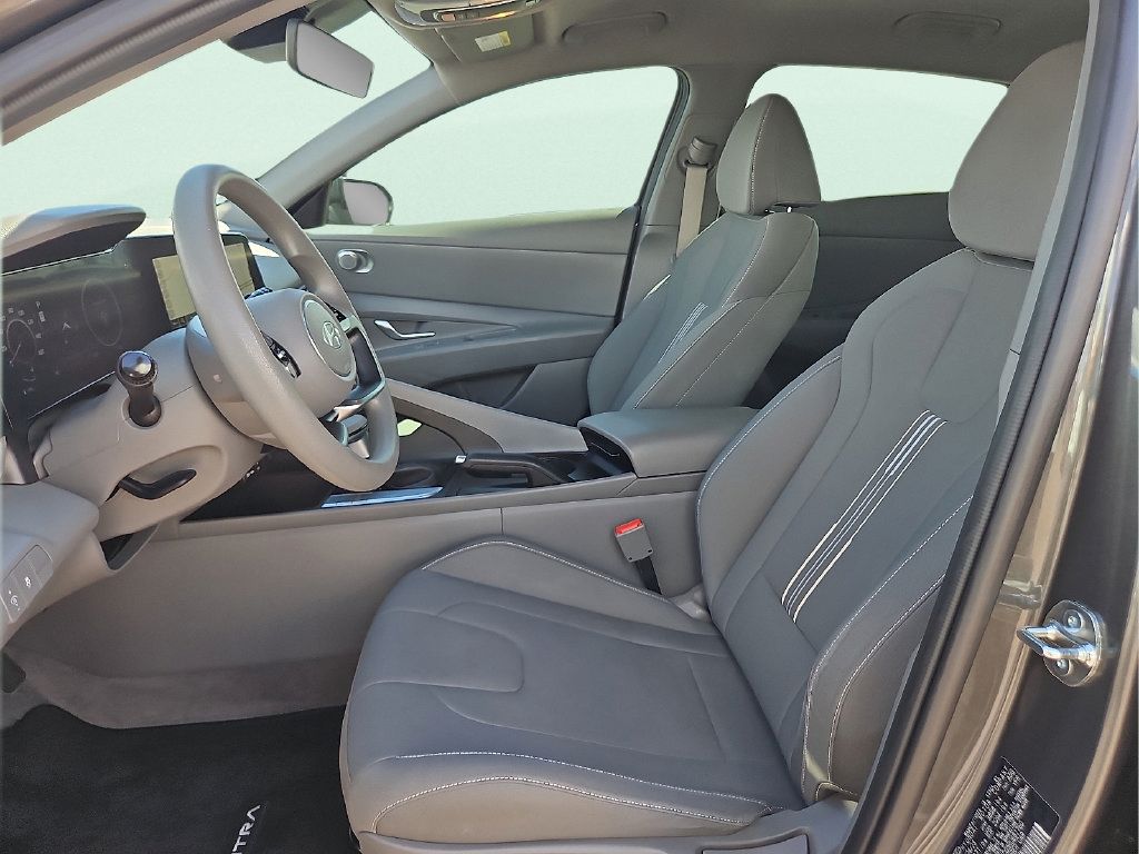 Used 2024 Hyundai Elantra SEL FWD image 13