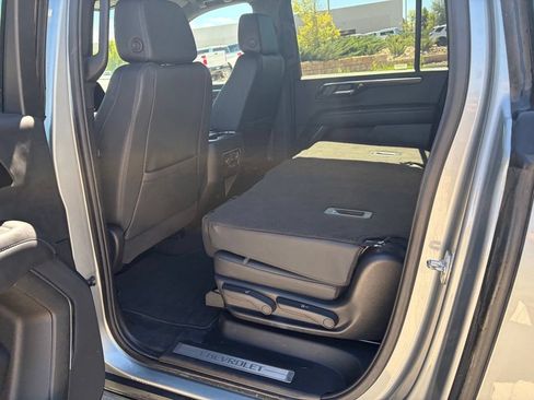 Used 2025 Chevrolet Suburban Z71 AWD/4WD image 13