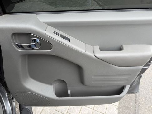 Used 2020 Nissan Frontier SV w/ Midnight Edition Floor Mats image 10