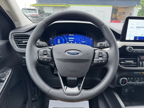Certified 2022 Ford Escape SEL w/ Technology Package AWD/4WD image 15