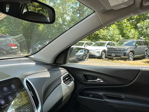 Used 2022 Chevrolet Equinox Premier image 23