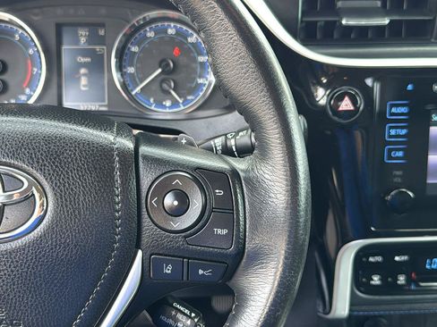 Used 2018 Toyota Corolla SE w/ Carpet Mat Package (TMS) image 17