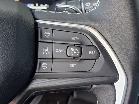 New 2025 Jeep Grand Cherokee Altitude image 26