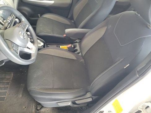 Used 2018 Nissan Kicks SV FWD image 10
