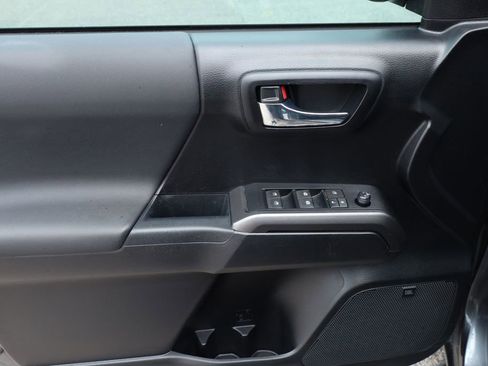 Used 2022 Toyota Tacoma TRD Sport image 20