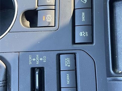 Used 2020 Toyota Highlander L image 29