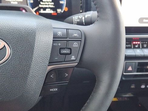 Used 2025 Toyota Camry XLE image 30