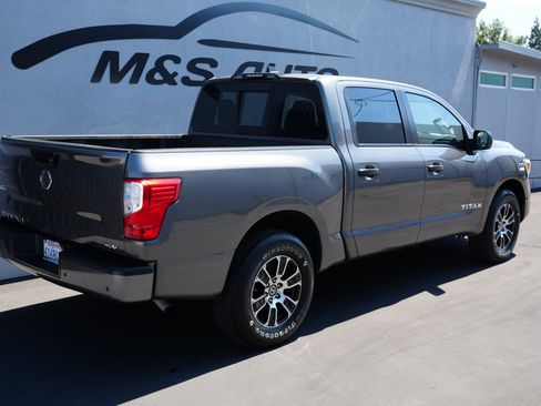 Used 2022 Nissan Titan SV image 4