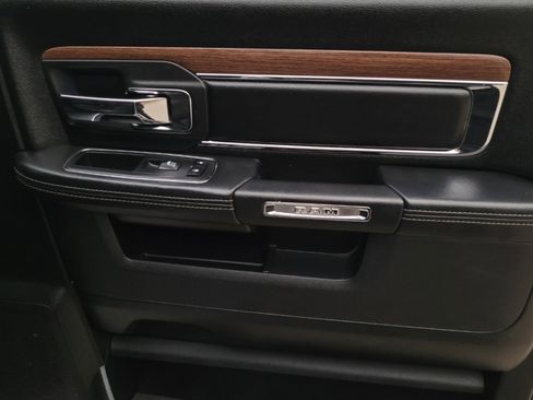 Used 2017 RAM 1500 Laramie image 32