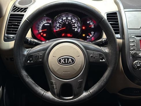 Used 2011 Kia Soul ! FWD image 18