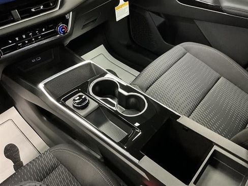 New 2027 Chevrolet Equinox LT w/ Safety and Technology Package AWD/4WD image 19
