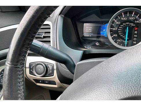 Used 2015 Ford Explorer XLT w/ Equipment Group 202A AWD/4WD image 19