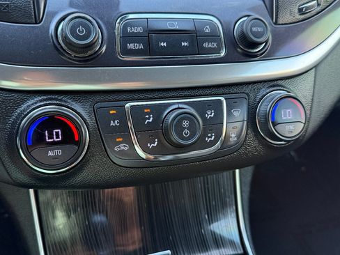 Used 2017 Chevrolet Impala LT FWD image 28