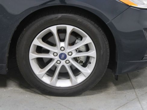 Used 2020 Ford Fusion SE FWD image 11