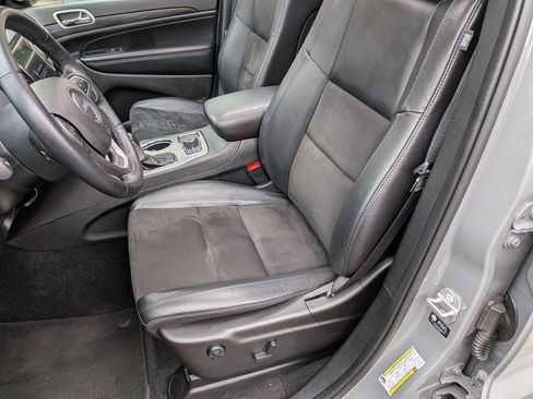 Certified 2022 Jeep Grand Cherokee Laredo X AWD/4WD image 24