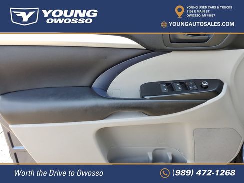 Used 2018 Toyota Highlander Plus FWD image 19