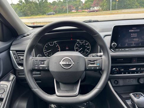 Used 2025 Nissan Rogue SV AWD/4WD image 31