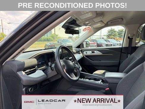 Used 2025 Ford Explorer Active AWD/4WD image 21