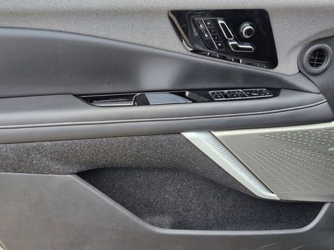 New 2026 Cadillac Optiq Luxury 1 image 25