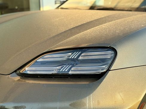 Used 2024 Porsche Macan 4 Electric image 9