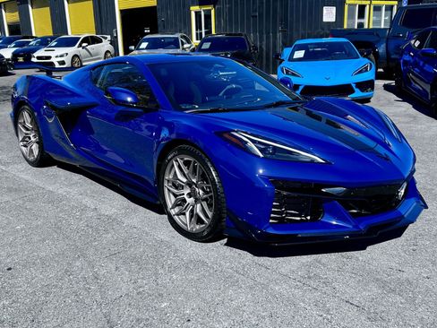 Used 2025 Chevrolet Corvette Z06 w/ Z07 Performance Package RWD image 4