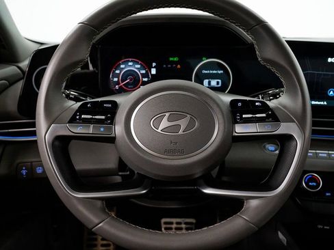 Used 2025 Hyundai Elantra SEL image 11