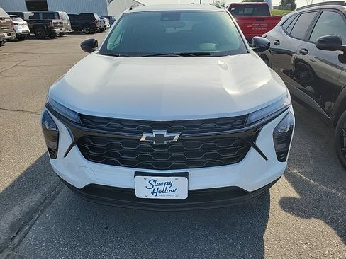New 2026 Chevrolet Trax LT w/ Driver Confidence Package FWD image 2