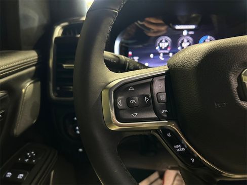 Used 2025 RAM 1500 Laramie image 19