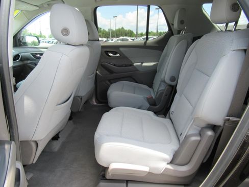 Used 2018 Chevrolet Traverse LT FWD image 34