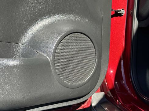 Used 2019 Nissan Rogue SV image 19