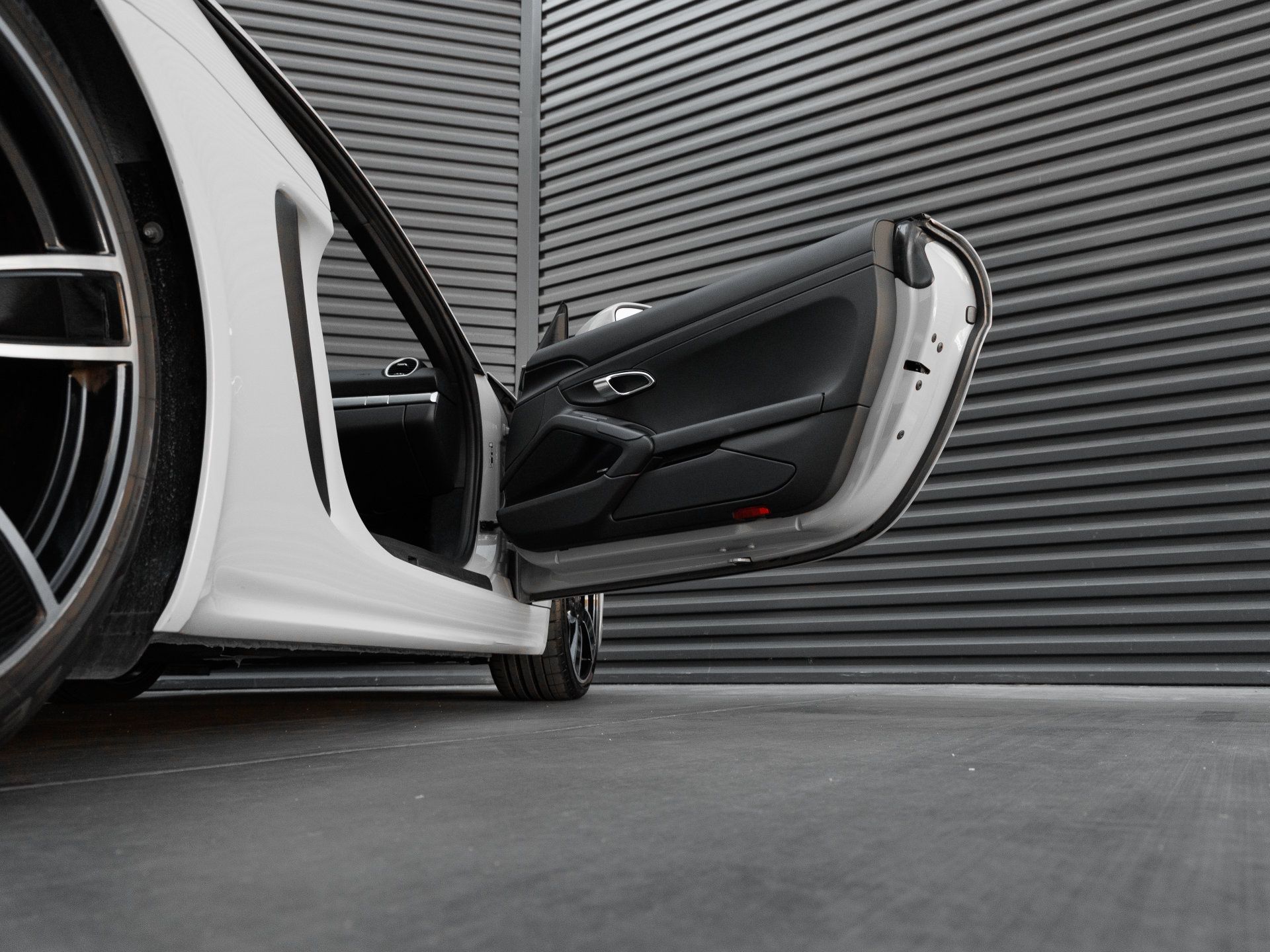 Certified 2025 Porsche 718 Cayman RWD image 30