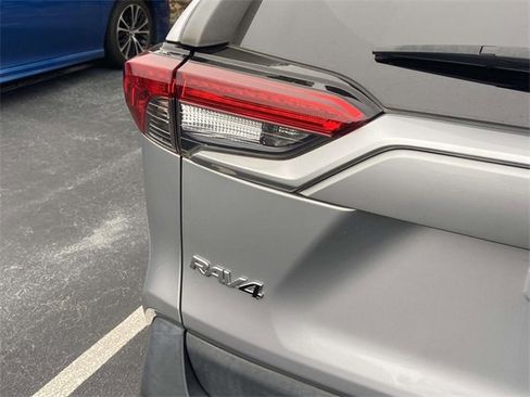 Used 2022 Toyota RAV4 XLE w/ Convenience Package image 8