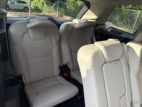 Certified 2023 Volvo XC90 B5 Core w/ Protection Package Premier AWD/4WD image 33