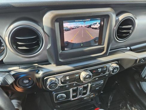 Used 2022 Jeep Gladiator Sport image 11