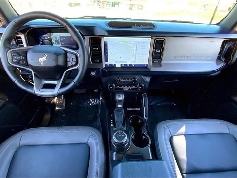 Used 2023 Ford Bronco Outer Banks AWD/4WD image 13
