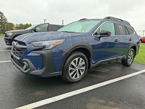 Certified 2025 Subaru Outback Premium image 3