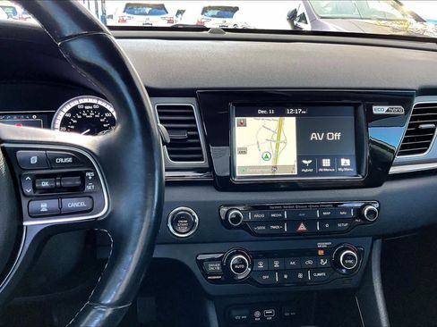 Used 2019 Kia Niro Touring image 6