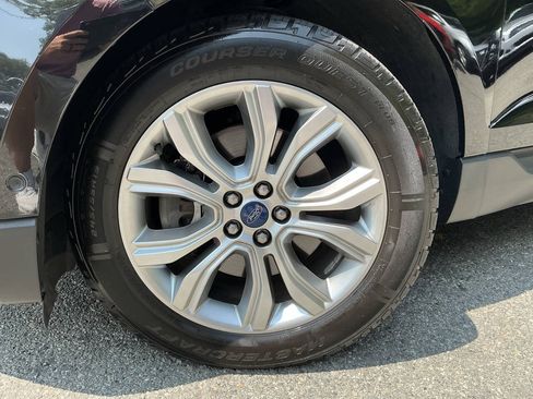 Used 2019 Ford Edge Titanium w/ Equipment Group 301A AWD/4WD image 9