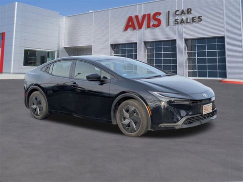Used 2025 Toyota Prius LE image 9